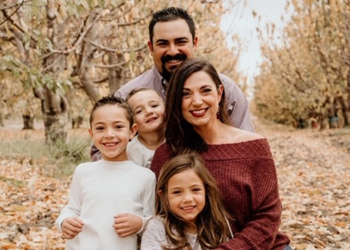 041019_Devoted-Megan-Silva_family_700x500