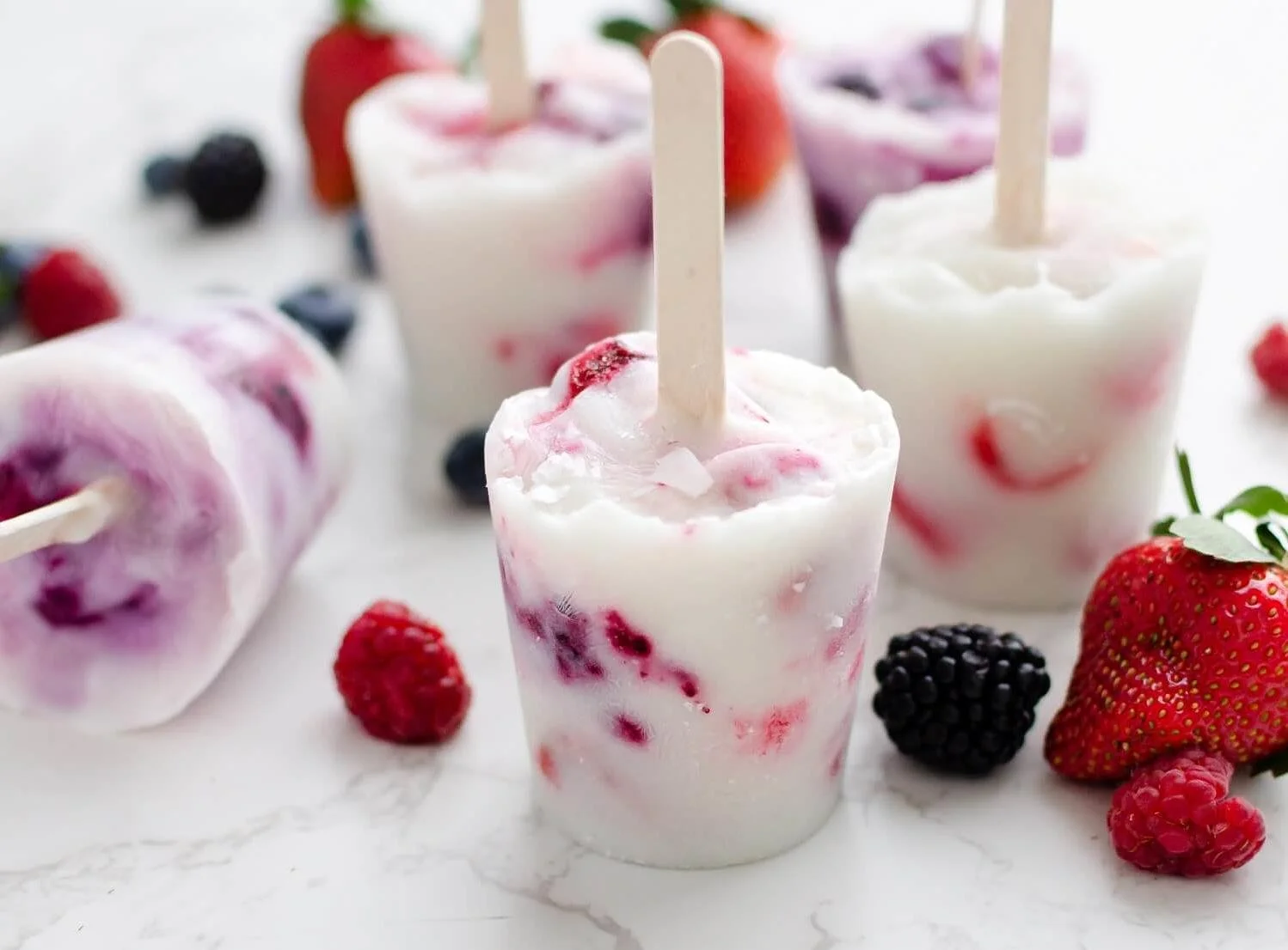 https://cdn.usdairy.com/optimize/getmedia/2b5e75fa-29d8-4c6d-947b-46b5404ef156/frozen_yogurt_fruit_popsicles.jpg?ext=.jpg&format=webp&height=1500&width=1500