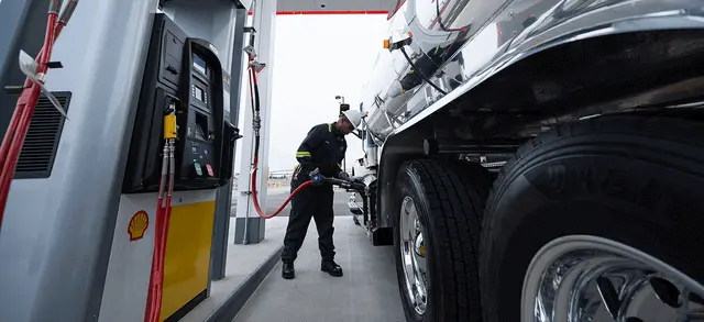 Truck refueling with compressed renewable natural gas