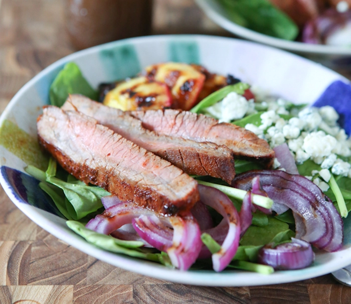 Steak Spinach Salad with Grilled Peaches and Red Onion